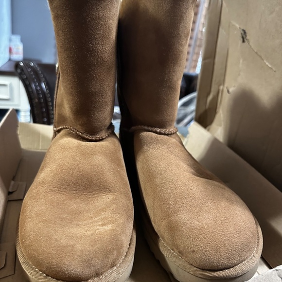 Uggg Bailey zip up boots - Picture 7 of 8